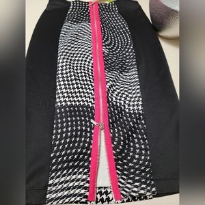 Bisou Bisou size Small Pencil Skirt with a Hot Pink Zipper